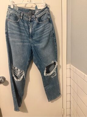 American Eagle Outfitters Women's Distressed Blue Denim Jeans- length 26